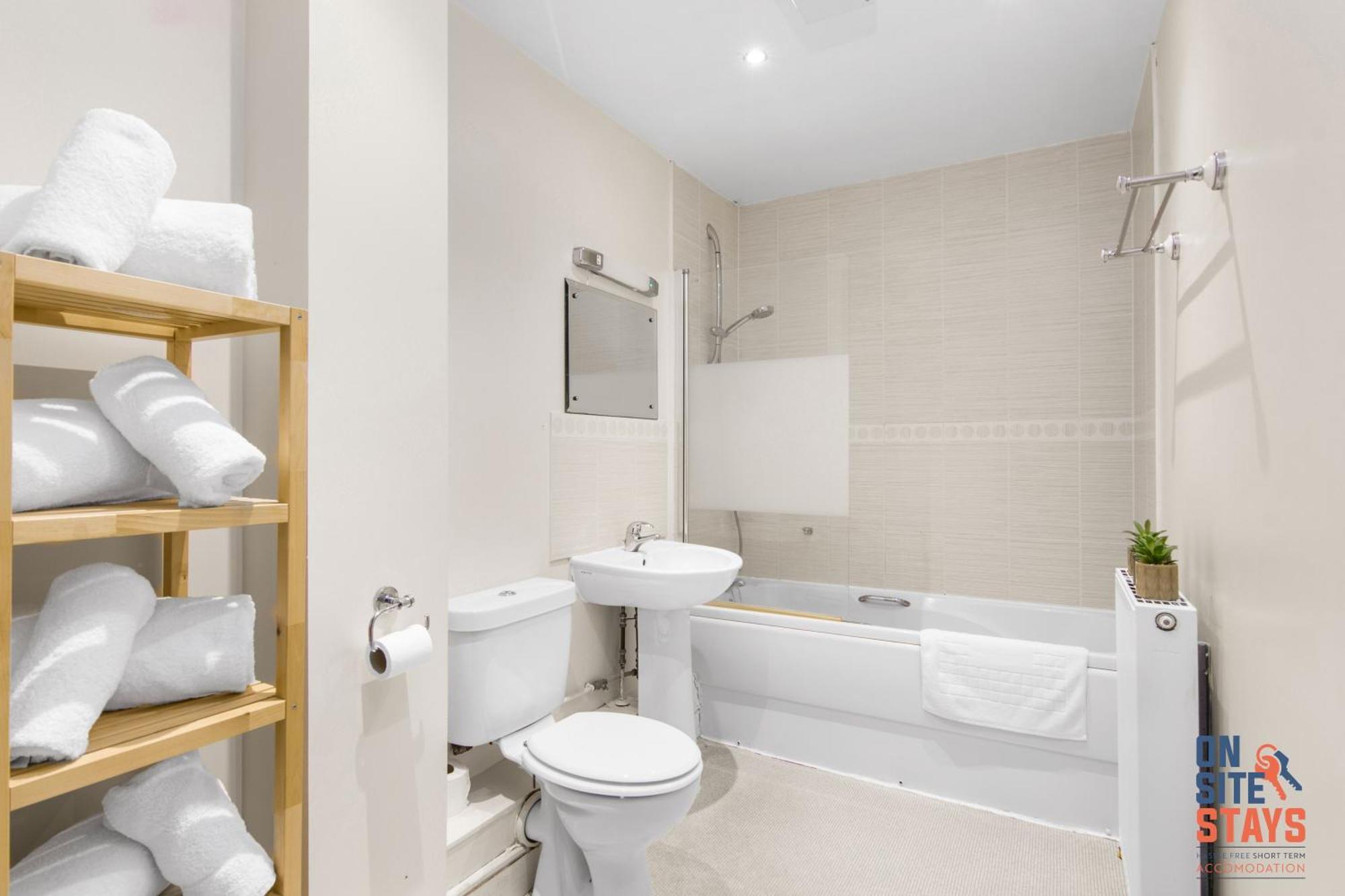 Onsitestays - Cosy 2-Bedroom Apartment With Free Parking, Wi-Fi & London Links Northfleet Zewnętrze zdjęcie